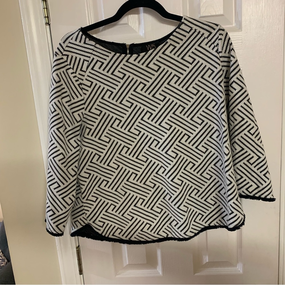 Size L W5 Black & White Chevron Geometric Top. Warm. Lined.